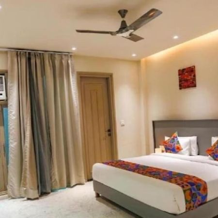 Hotel Global Corporate Noida Esterno foto
