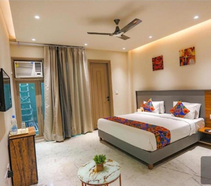 Hotel Global Corporate Noida Esterno foto